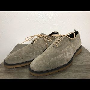 Men’s Burberry Tan Suede Oxford Brogues. Size 9.5